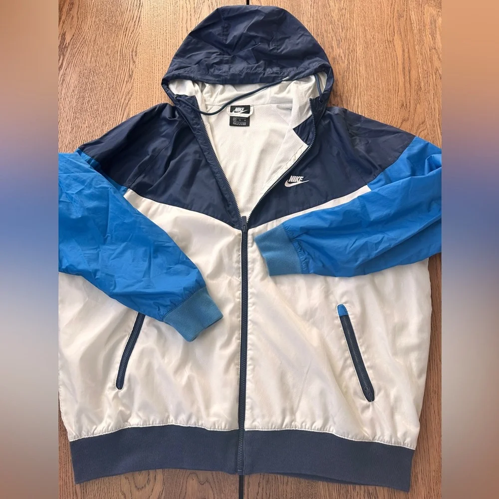Nike Men's Navy and Cream Windbreaker Jacket Size XL - Picture 1 of 11